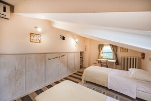 3 bedrooms, laptop workspace, travel cot, free WiFi - Casabella With Garden (Monteleone d'Orvieto)