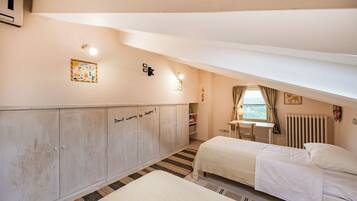 3 bedrooms, laptop workspace, travel cot, free WiFi