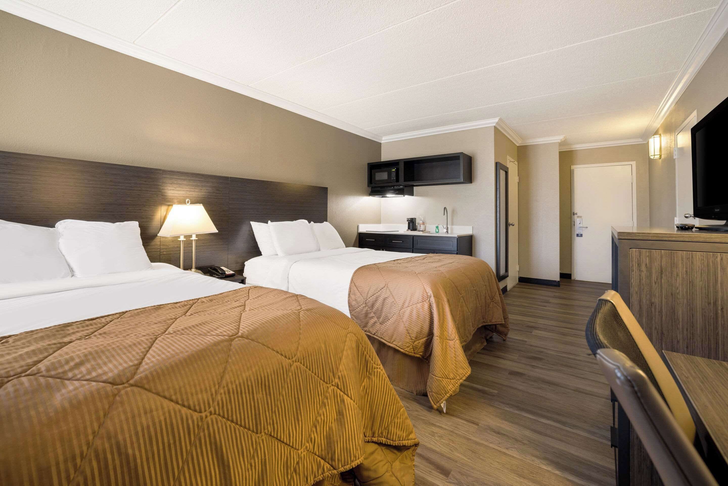Standard Room, 2 Double Beds, Non Smoking | Free WiFi, bed sheets