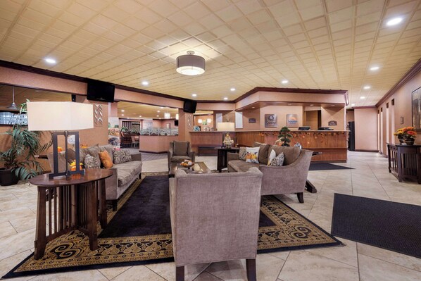 Lobby - Suburban Studios Syracuse Fairgrounds (Syracuse)