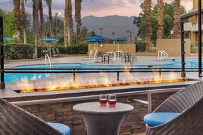A heated pool - Marriott Resort Villas-Beautiful Palm Desert-Sleeps 4! (Palm Desert)
