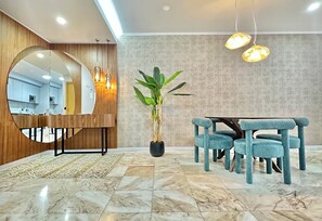 開放式客房 | 起居區 | LED 液晶電視、Netflix、串流服務