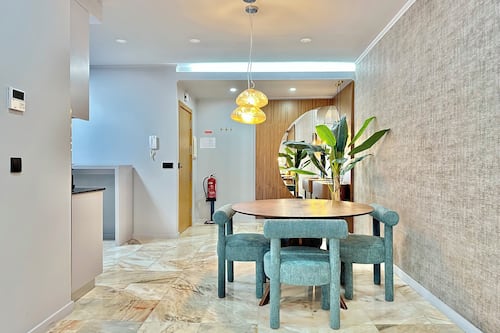 Estudio | Zona de estar | Una televisión LED, Netflix, servicios de streaming