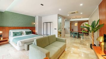 Studio | In-room safe, blackout drapes, iron/ironing board, free WiFi
