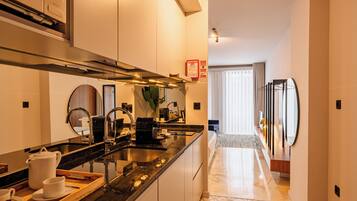 Estúdio | Cozinha privada | Geladeira, micro-ondas, cooktop, máquina de café expresso