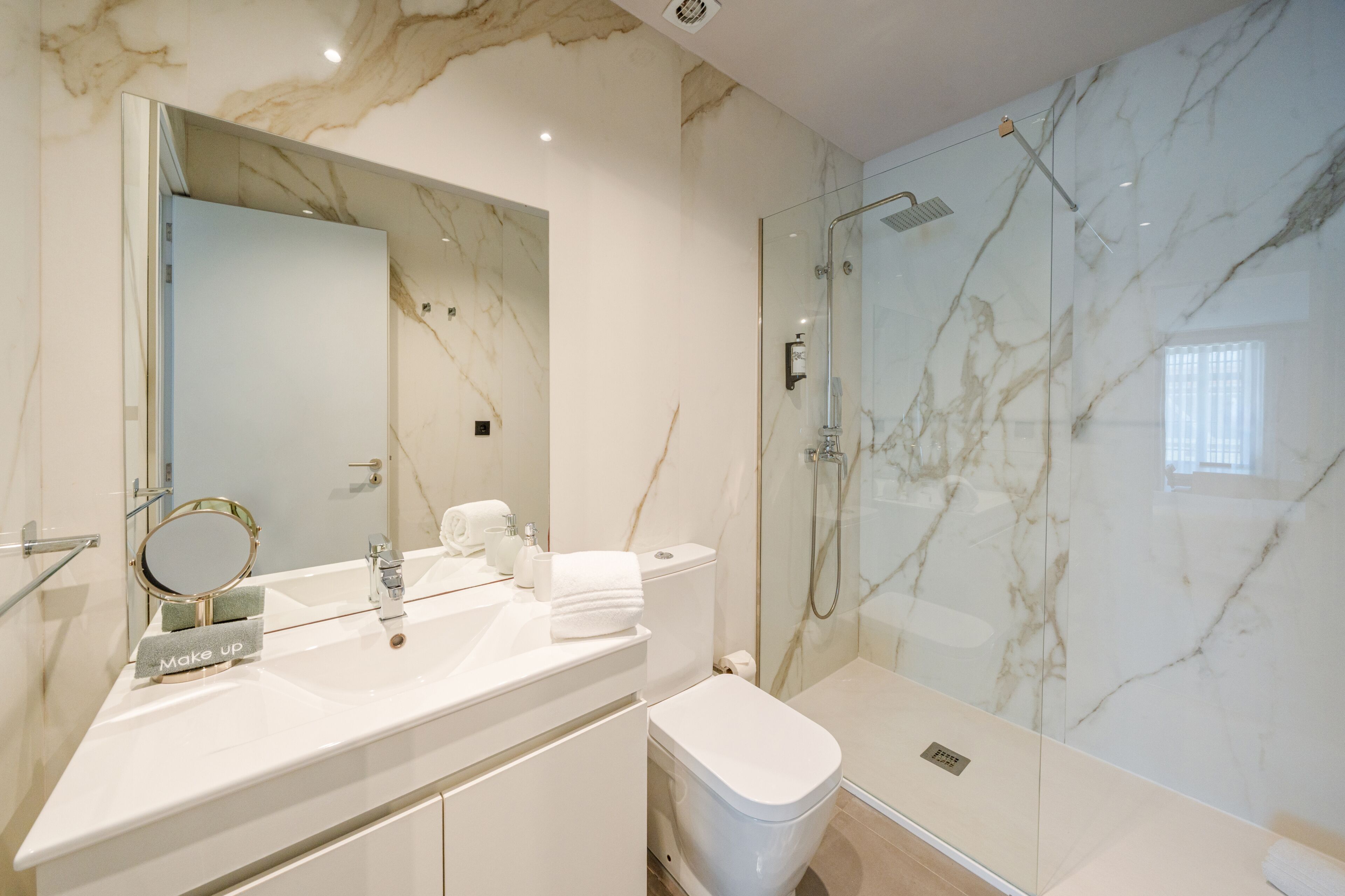 Studio | Bathroom | Shower, rainfall showerhead, hair dryer, towels