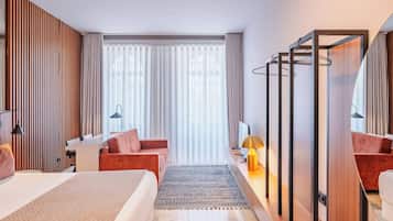 Studio | In-room safe, blackout drapes, iron/ironing board, free WiFi