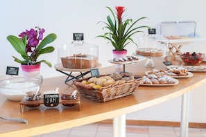 Free daily buffet breakfast - HA HOTEL (Bracciano)