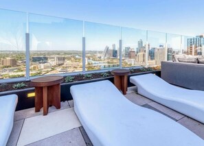 Property grounds - Rainey St 1BR Luxury Condo • Rooftop Pool & Gym (Austin)