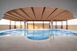 Outdoor pool - La Maison Hotel Doha (Doha)
