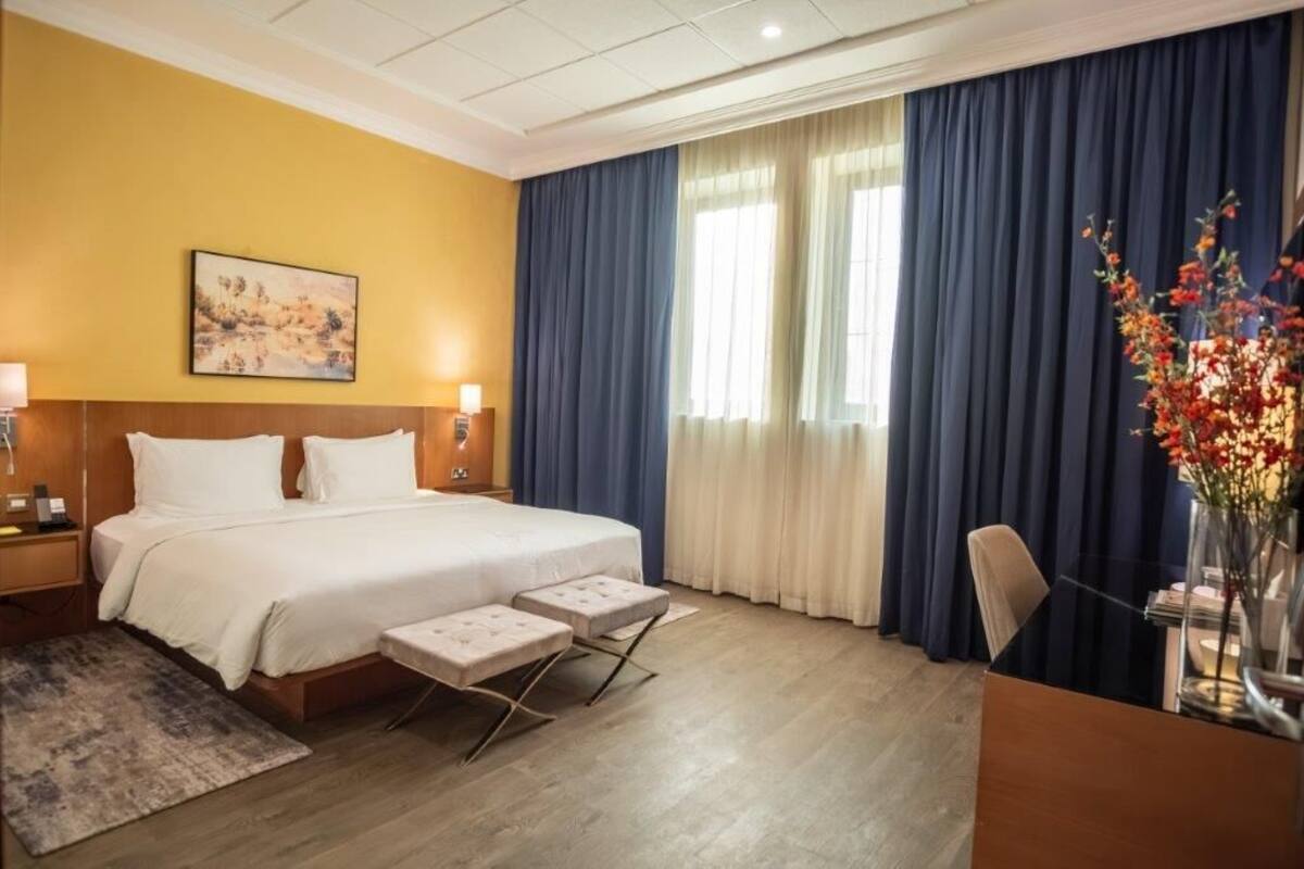 Apartment, 1 King Bed | In-room safe, desk, blackout curtains, iron/ironing board