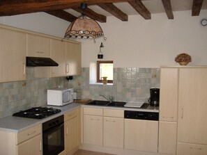 Réfrigérateur, micro-ondes, four, lave-vaisselle