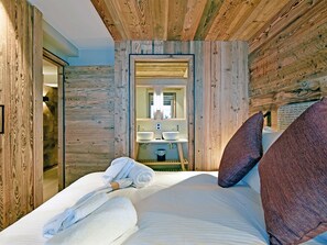 4 bedrooms, free WiFi, bed sheets