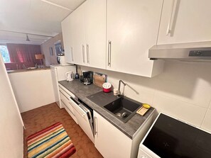 Køleskab, mikrobølgeovn, opvaskemaskine