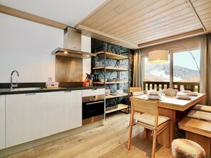 Fridge, microwave, dishwasher - Charming family apartment in Courchevel with parking (Courchevel)