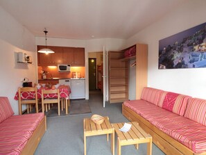 TV, offices - Mountain Alcove Studio 25m² in Flaine, balcony, close to slopes (Flaine)