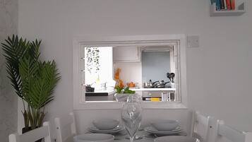 Căn hộ | Bếp riêng | Tủ lạnh, lò vi sóng, lò nướng, bếp nấu