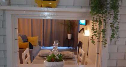 Whole Apartment With Balcony, Breakfast & Parking