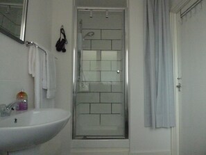 Apartment | Bathroom | Shower, hair dryer, towels, soap - Whole Apartment With Balcony, Breakfast & Parking (Bishop Auckland)