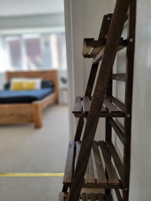 2 habitaciones, escritorio, tabla de planchar con plancha y wifi gratis 