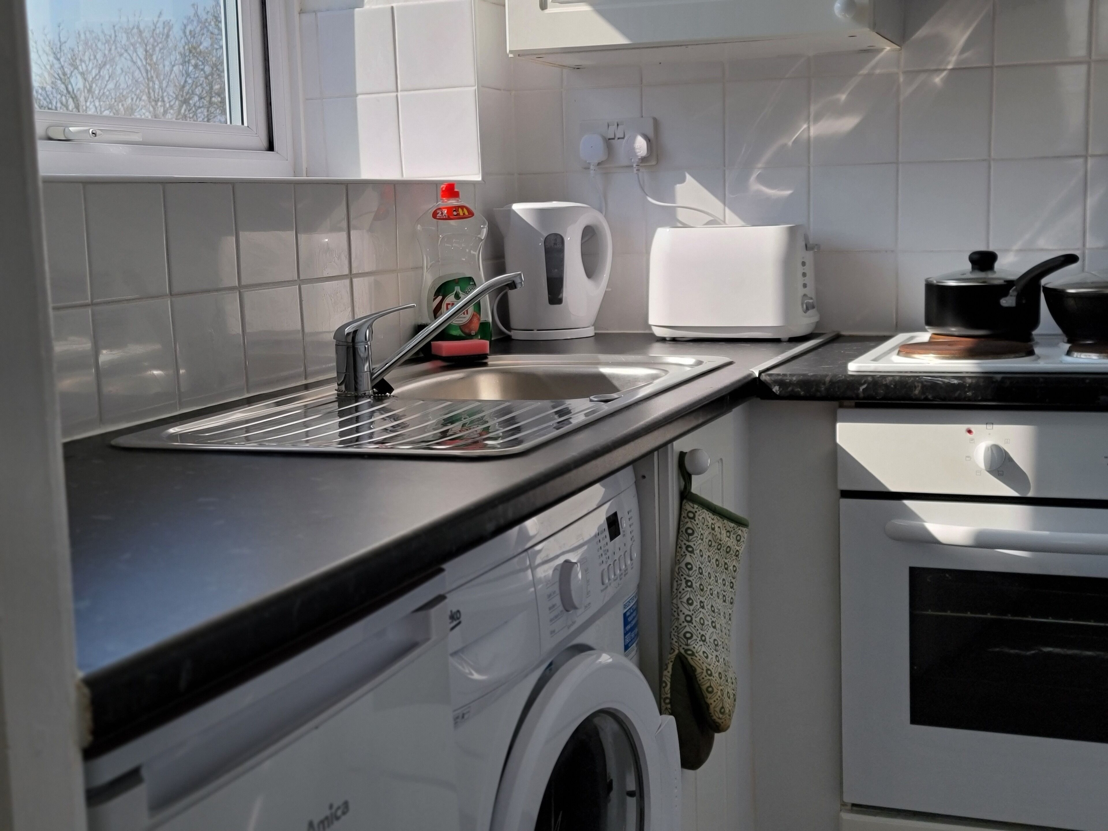 Kühlschrank, Ofen, Wasserkocher, Toaster