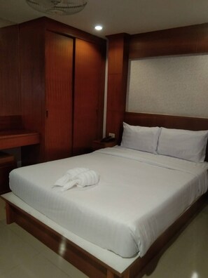 Standard Room | In-room safe, desk, laptop workspace, free WiFi - Lucky Inn Residency (Pattaya)