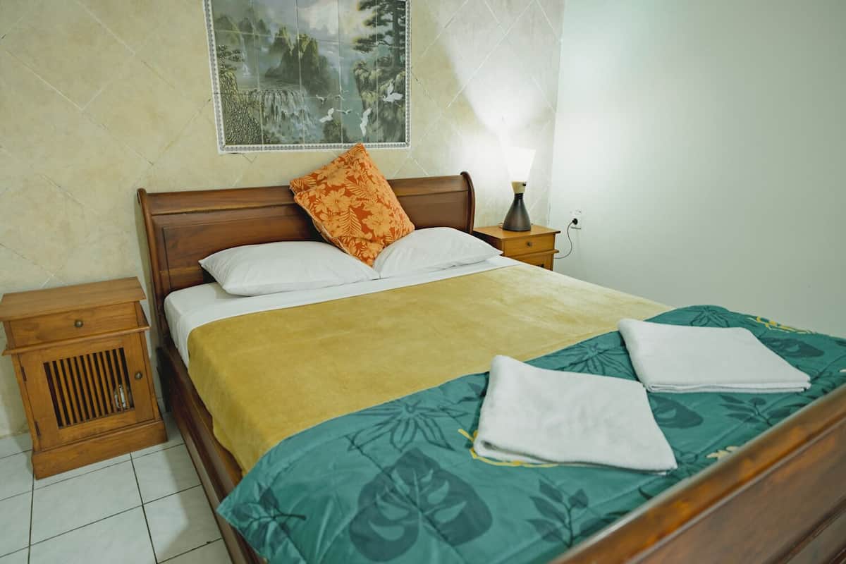 Standard Room | Desk, free WiFi, bed sheets