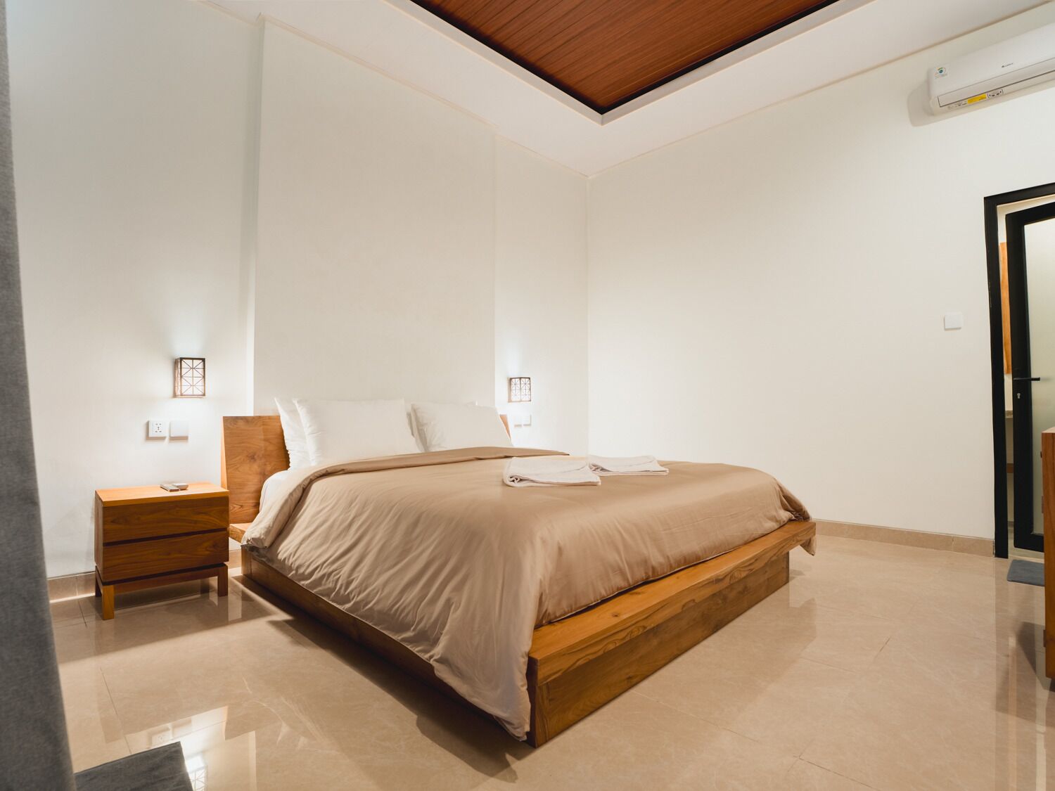 Superior Room | Desk, WiFi (free), bed sheets