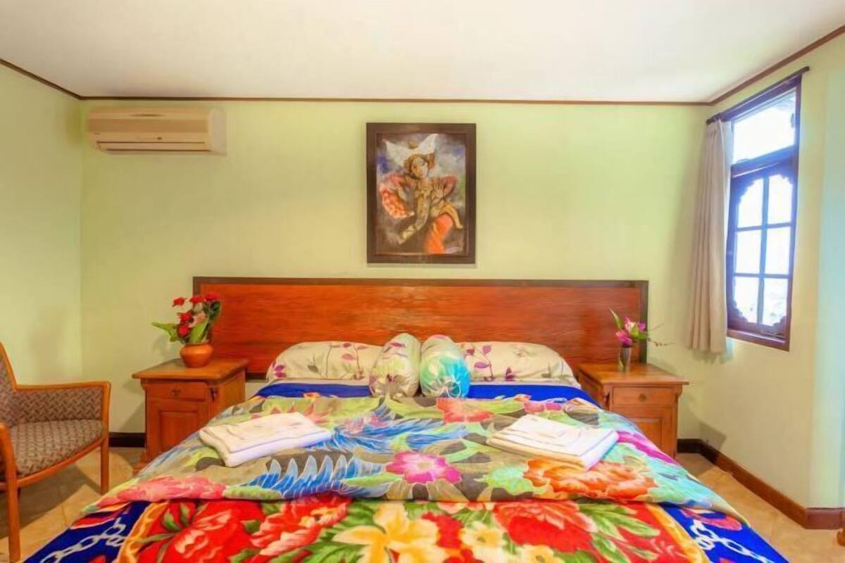 Desk, free WiFi, bed sheets