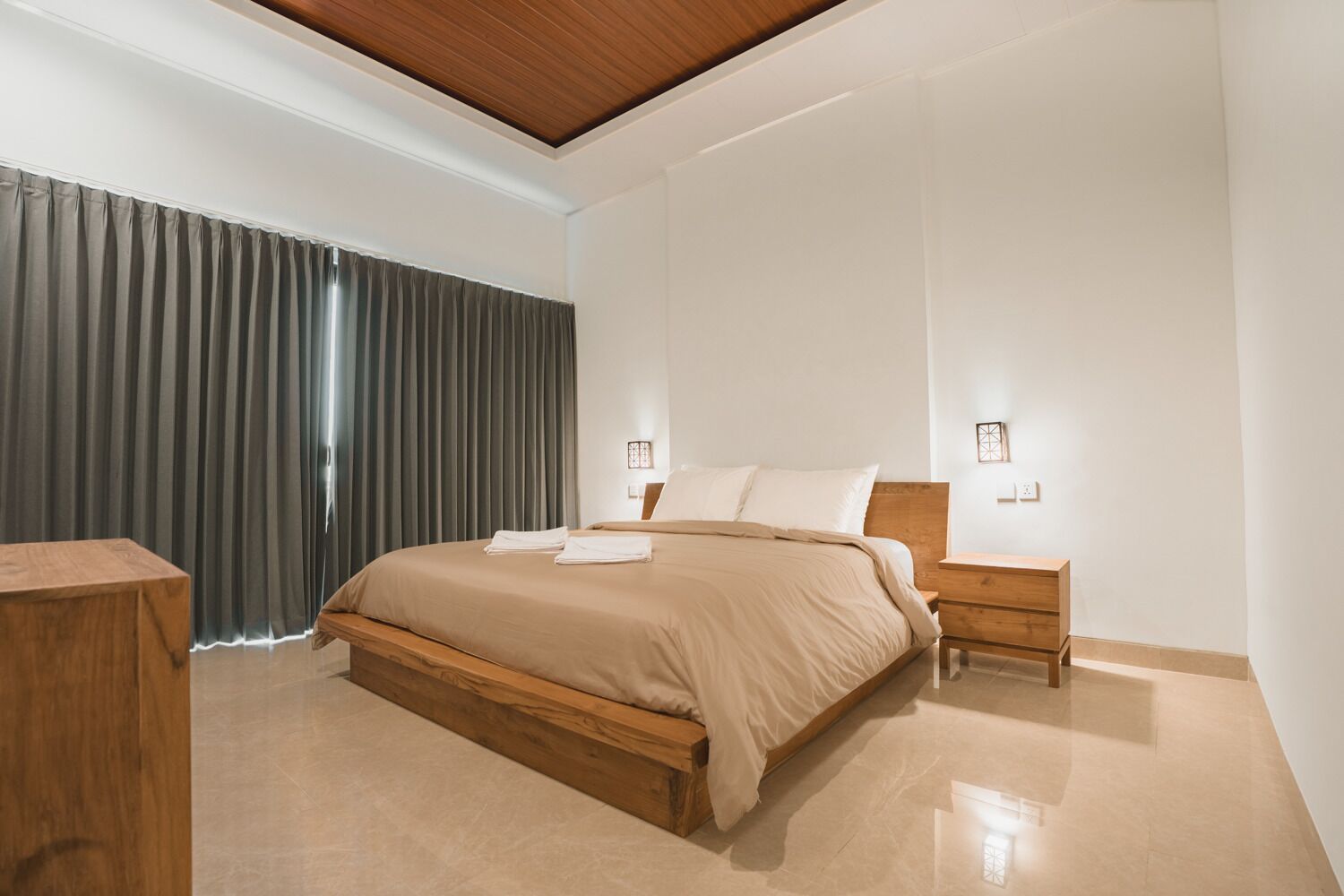 Desk, WiFi (free), bed sheets