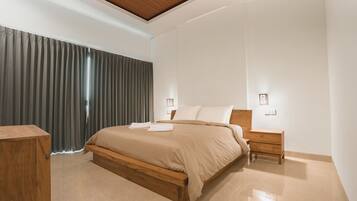 Joglo Mezzanine Room | Escritorio, wifi gratis y ropa de cama