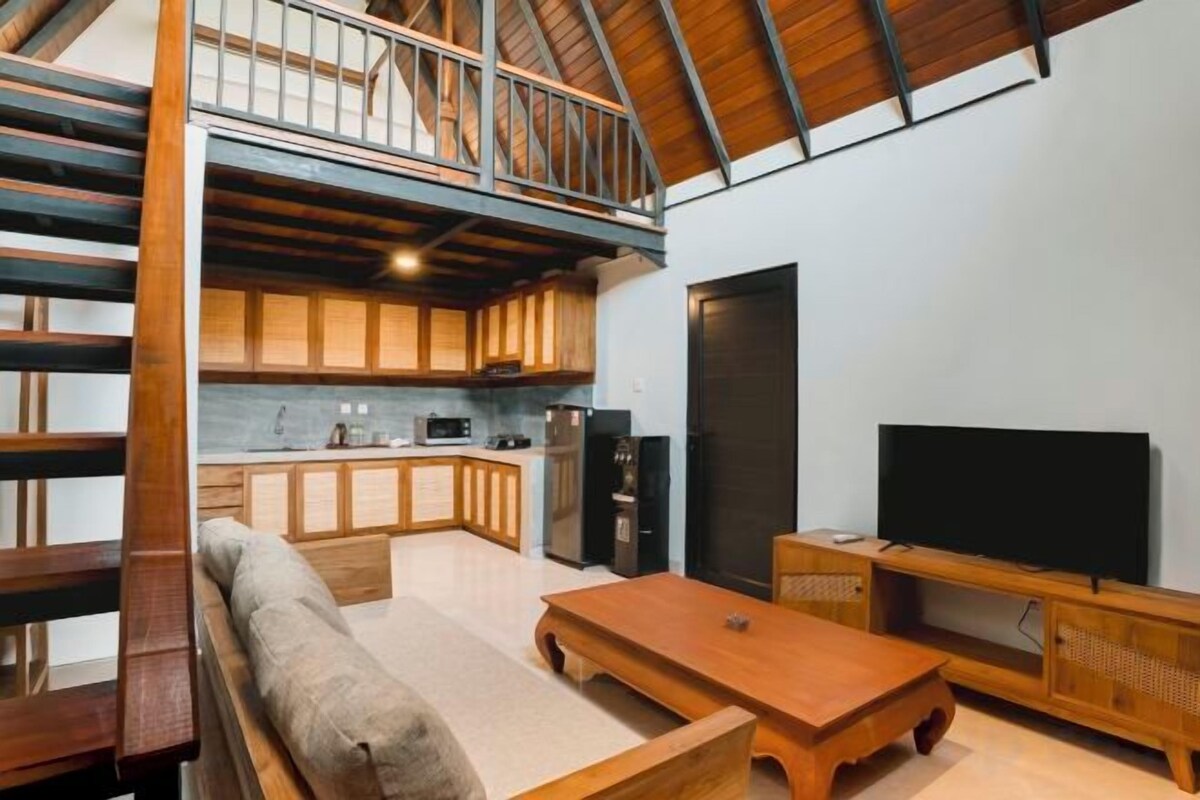 Living area | 32-inch LED TV with cable channels, TV