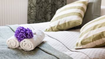 Apartment, 1 Bedroom, Terrace | 1 bedroom, bed sheets