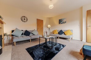 Smart TV - Sleeps 7: Corporate & Family Stays - FREE Parking! (Leeds)