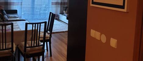 Leilighet, flere senger | Eget kjøkken | Kjøleskap, mikrobølgeovn, ovn og kokeplater