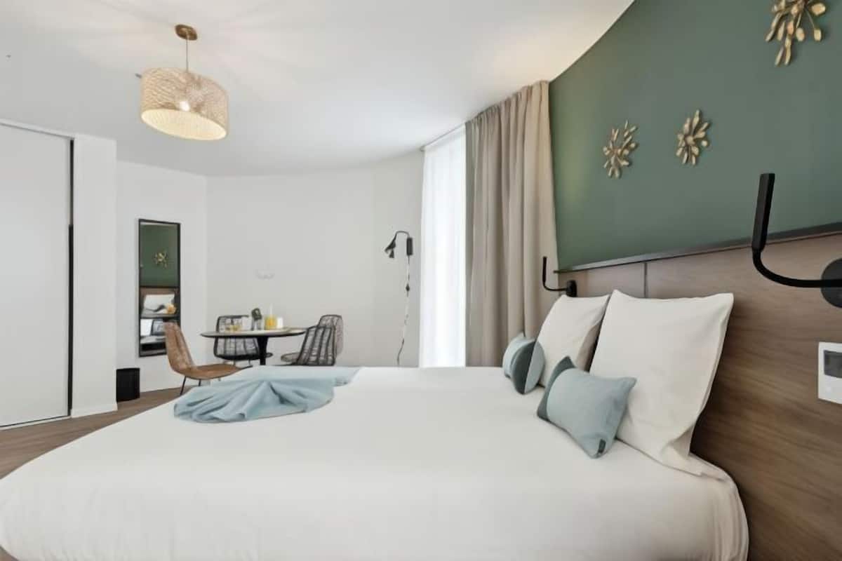 1 slaapkamer, luxe beddengoed, Select Comfort-bedden, een laptopwerkplek