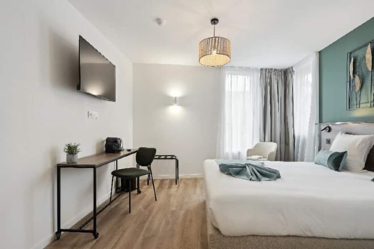 Premium bedding, Select Comfort beds, laptop workspace
