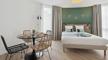 Studio Executive, 1 giường đôi và sofa giường | 1 phòng ngủ, bộ đồ giường cao cấp, nệm Select Comfort