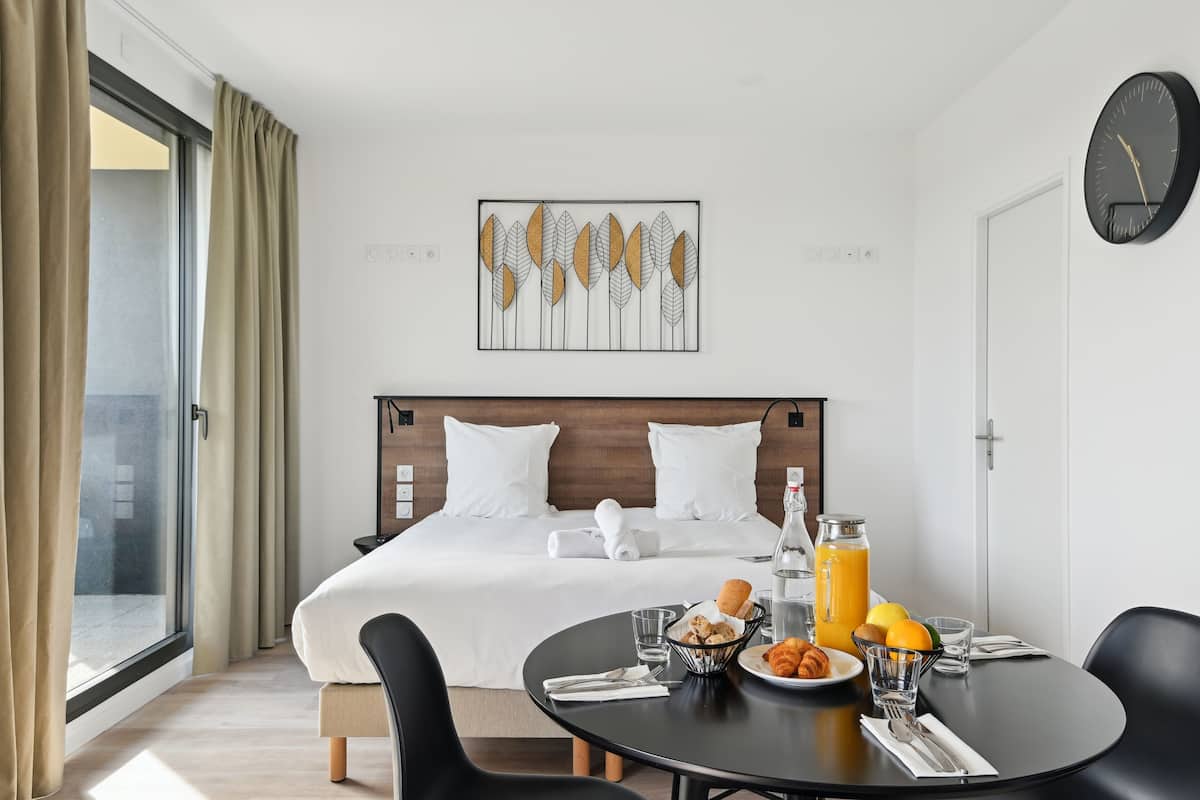 Executive Suite | 1 bilik tidur, peralatan tempat tidur premium