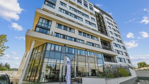 A multi-story hotel with large windows and balconies. - All Suites Appart Hôtel | Paris Ouest - Colombes (Colombes)