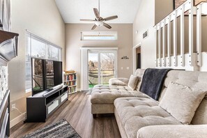 Smart TV, offices - Perfect Location! Private Condo Near Sloan's Lake (Lakewood)