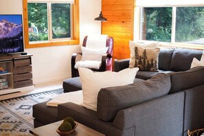Smart-TV, Kamin, Arbeitsbereiche