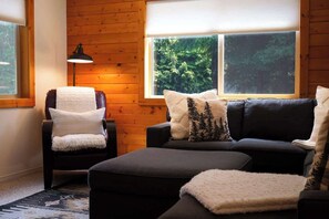 Smart-TV, Kamin, Arbeitsbereiche