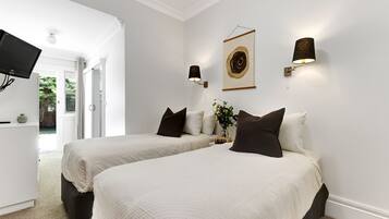 7 bedrooms, WiFi, bed sheets, wheelchair access