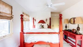 4 Schlafzimmer, Schreibtisch, Bügeleisen/Bügelbrett, Reisekinderbett