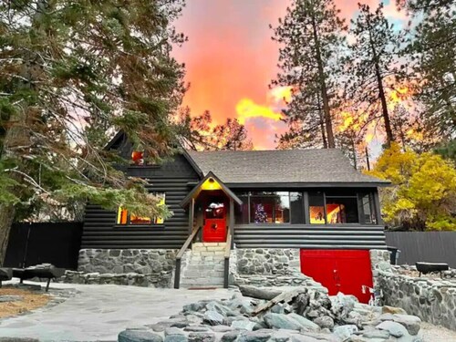 Wrightwood Chalet: Hot Tub, AC, Game Rooms, WW Chalet