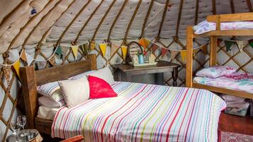 1 bedroom, bed sheets