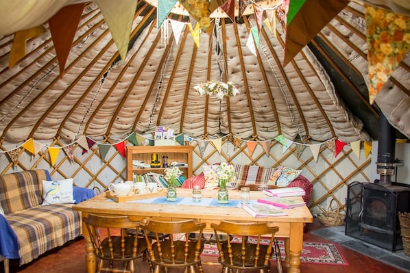 Cabin, Multiple Beds | Private kitchen | Electric kettle, highchair, cookware/dishes/utensils