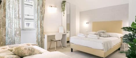 Chambre familiale | Bureau, fer et planche à repasser, accès au Wi-Fi (inclus)