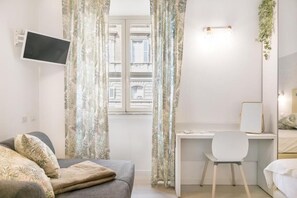 Family Room | Living room - White Candia Guesthouse (Rome)